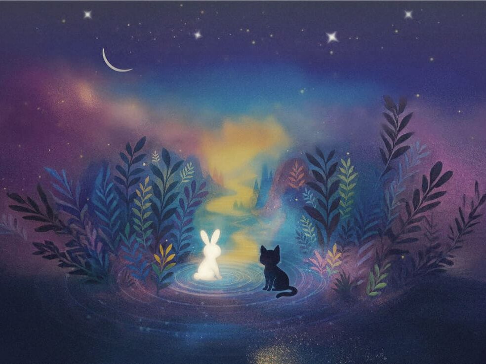 月明かりの夜、静かな湖に立つ白いうさぎと黒いねこが、光のゆらぎに包まれて向かい合っている幻想的なイラスト。